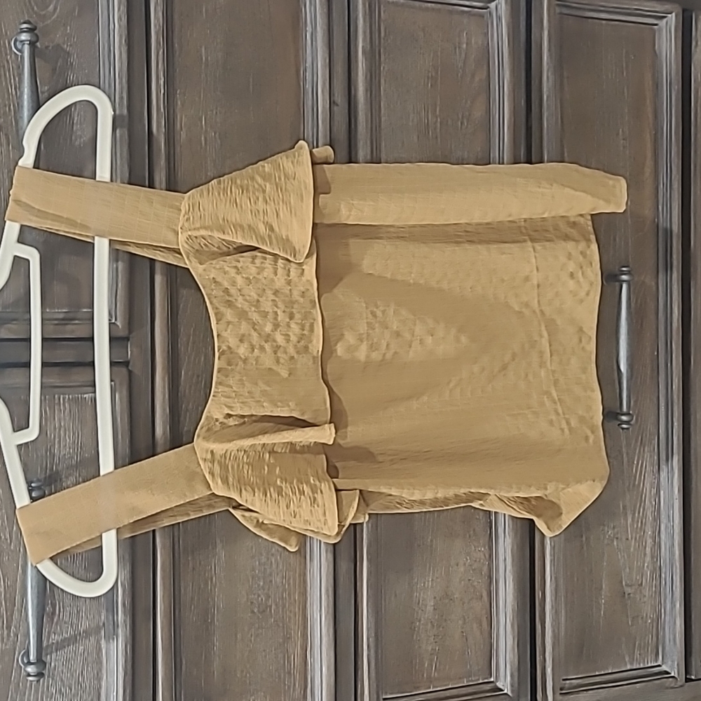 Sleeveless ruffle top